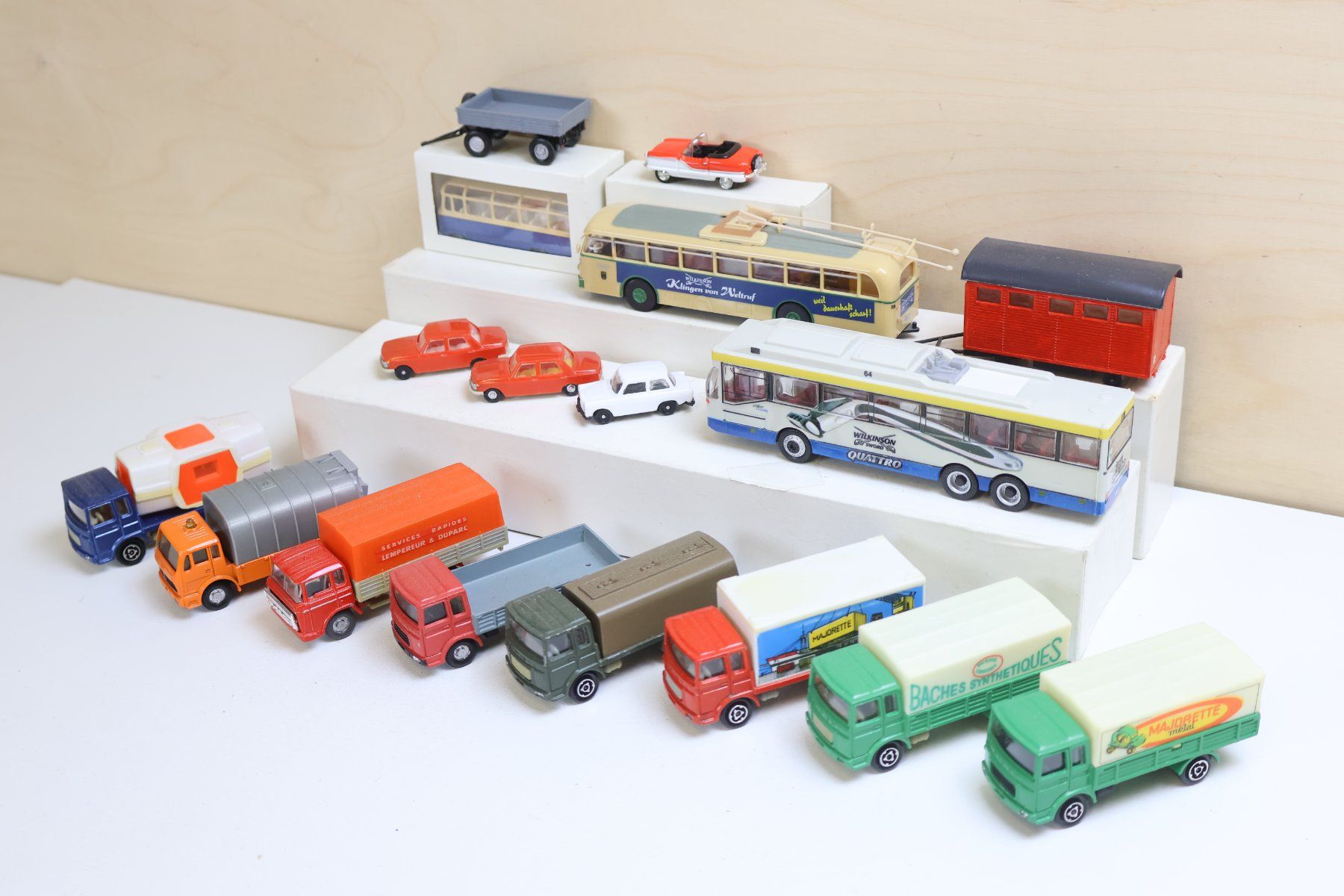 Modelleisenbahnen: 17 x Modellauto/Busse H0 1:87 – Gebraucht aus Winterthur von Monstera 1