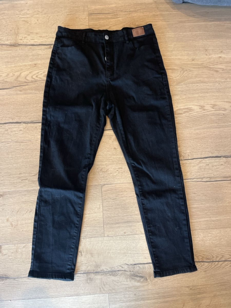 Shein Jeans: Schwarze Denim Hose – Usato da Geuensee venduto da koc_gnz7