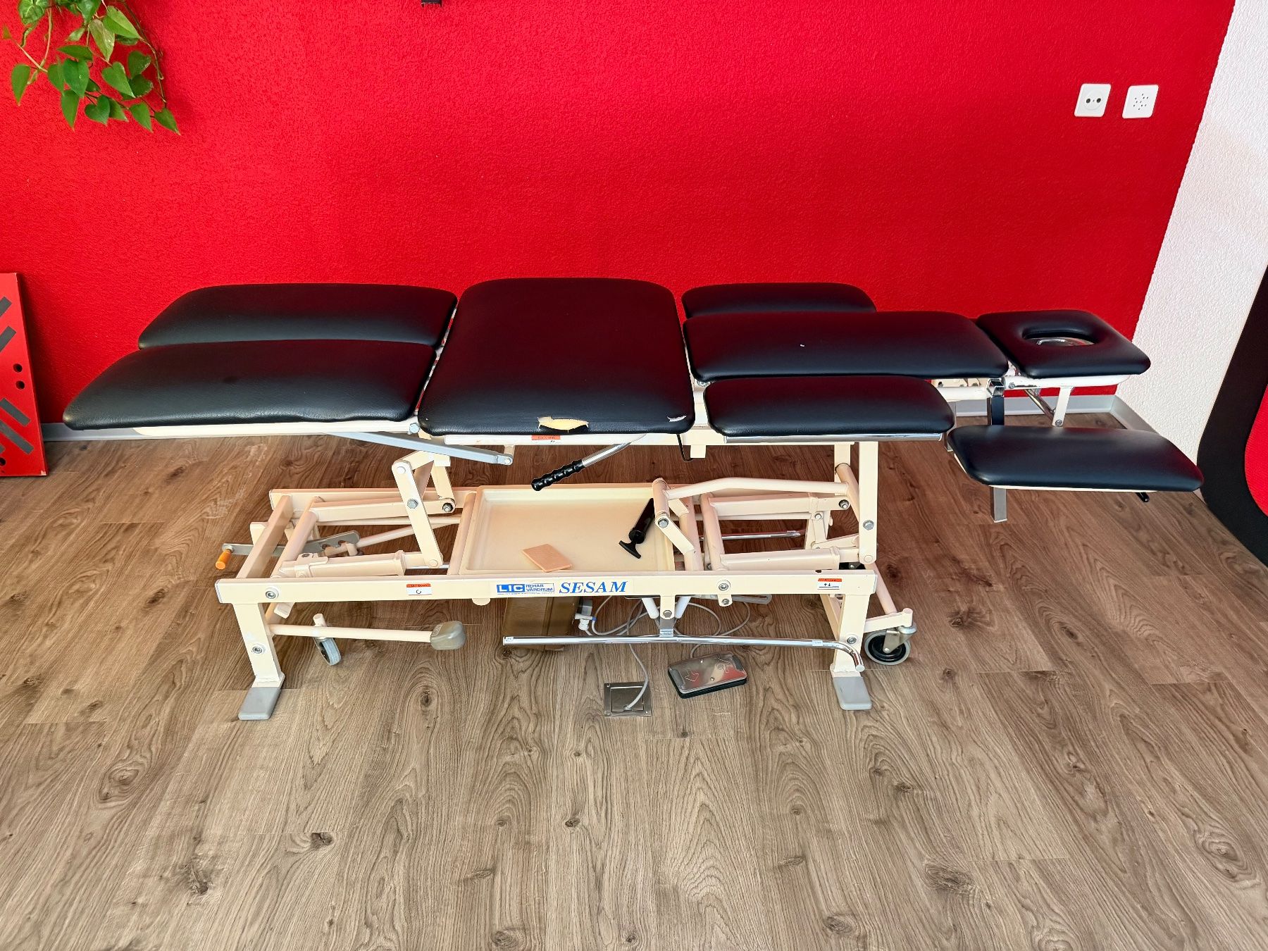 Kosmetik-& Massageliegen: Tables de traitement – Gebraucht aus Estavayer-le-Lac von jmt_vg8m 3
