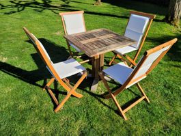 Table et chaise ballon et jardin