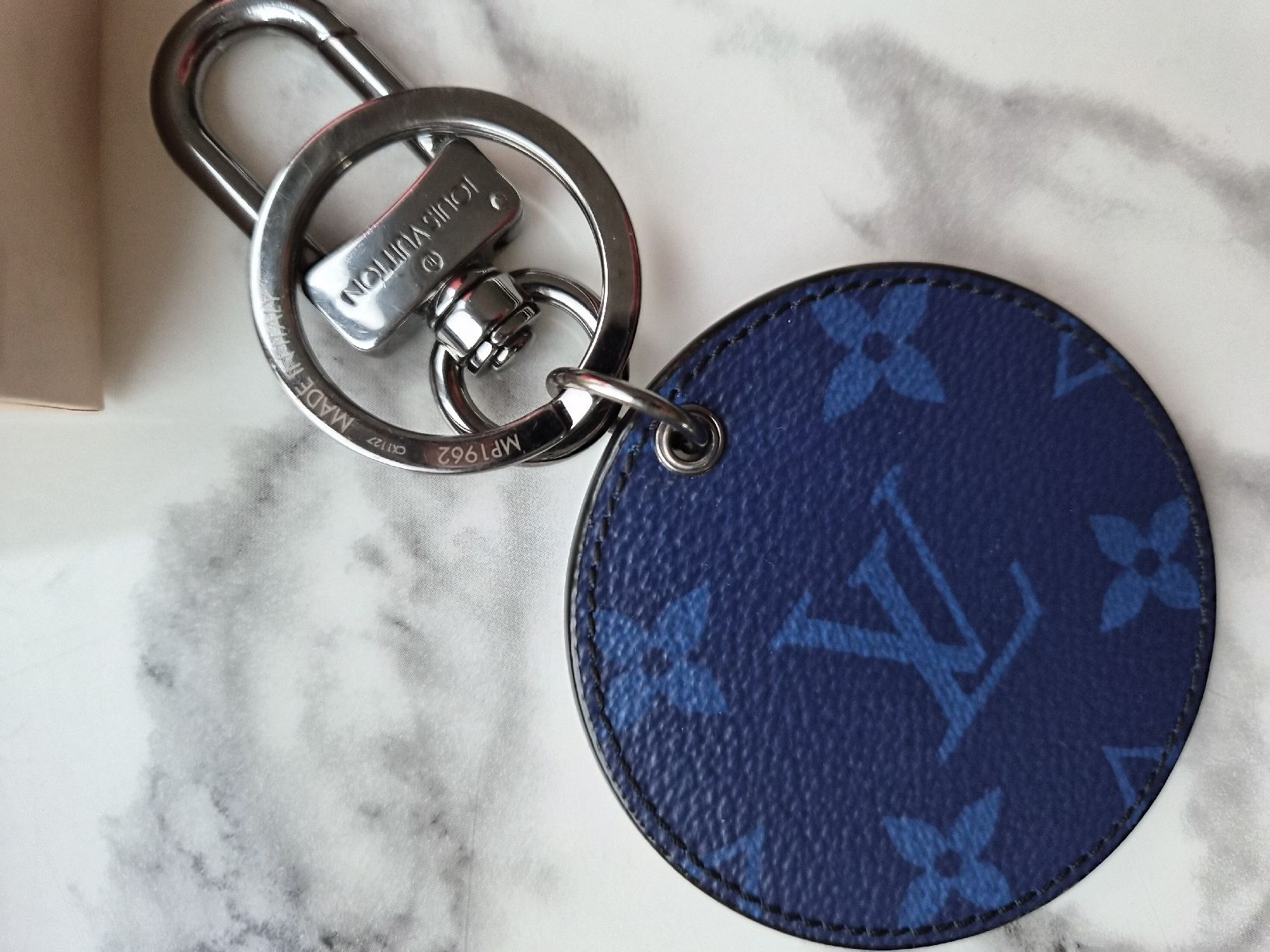 Louis Vuitton Schlüsselanhänger & - bänder: Louis Vuitton Monogram Round Keychain new! – Neu und originalverpackt aus Immensee von jan_9rzs 2