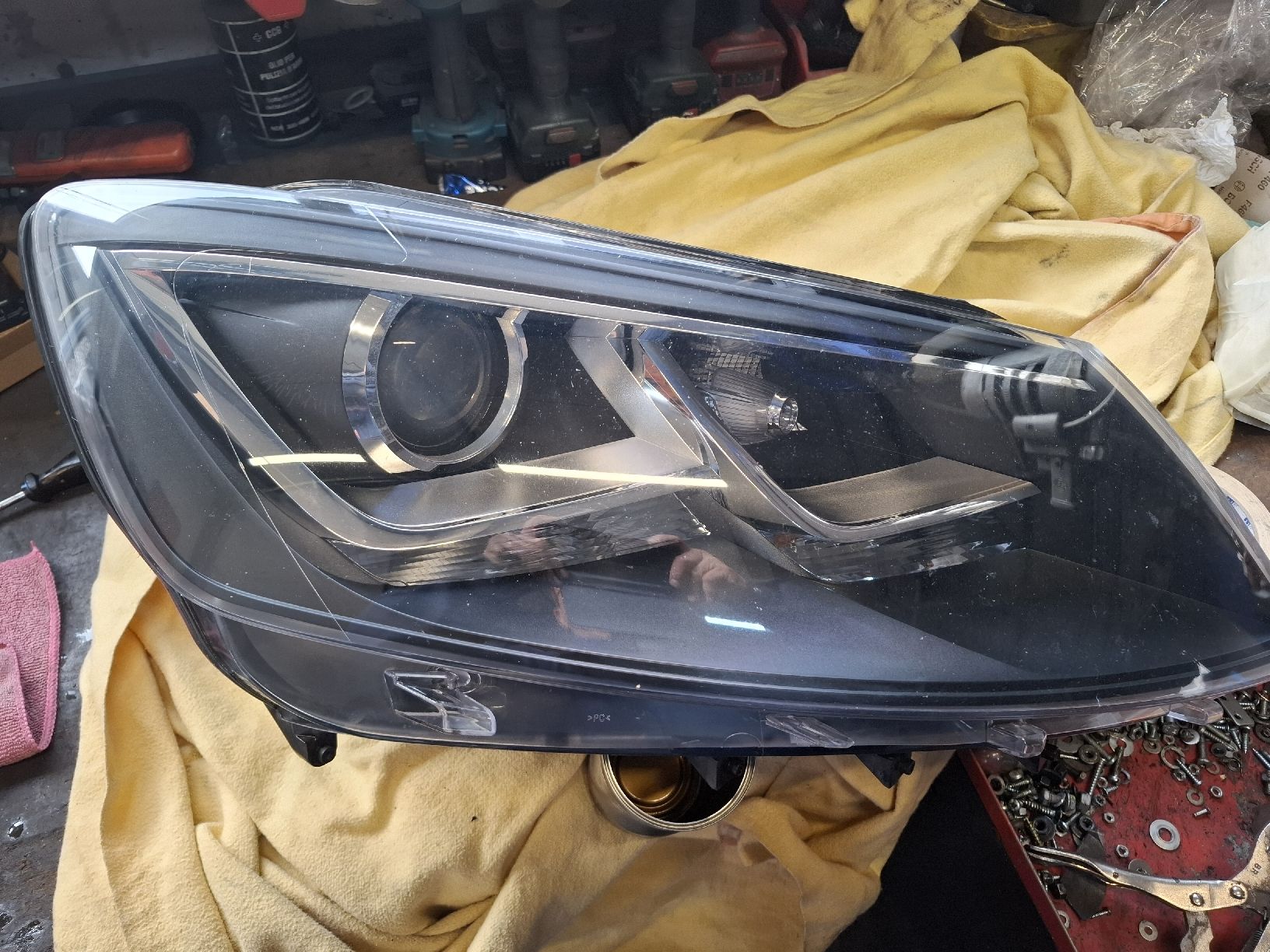 Seat Fari: Seat Alhambra LED Scheinwerfer rechts – Usato da Hefenhofen venduto da Garage_Barone