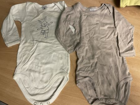 2 Petit Bateau Bodys Langarm  weiss lila Gr.74