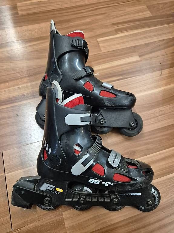 Patins à roul. & inline: 1 Paar Inlineskates Rollerblades Grösse 41 oder 40 – D'occasion à Schwarzenburg par Flamingo07 1