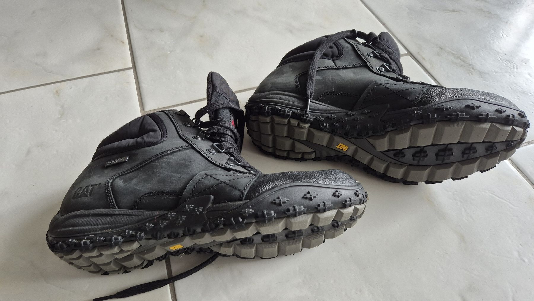 Caterpillar Scarpe da uomo: CAT Boots - Robuste Stiefel von Caterpillar, Gr.43 – Usato da Neerach venduto da Summerrike 3