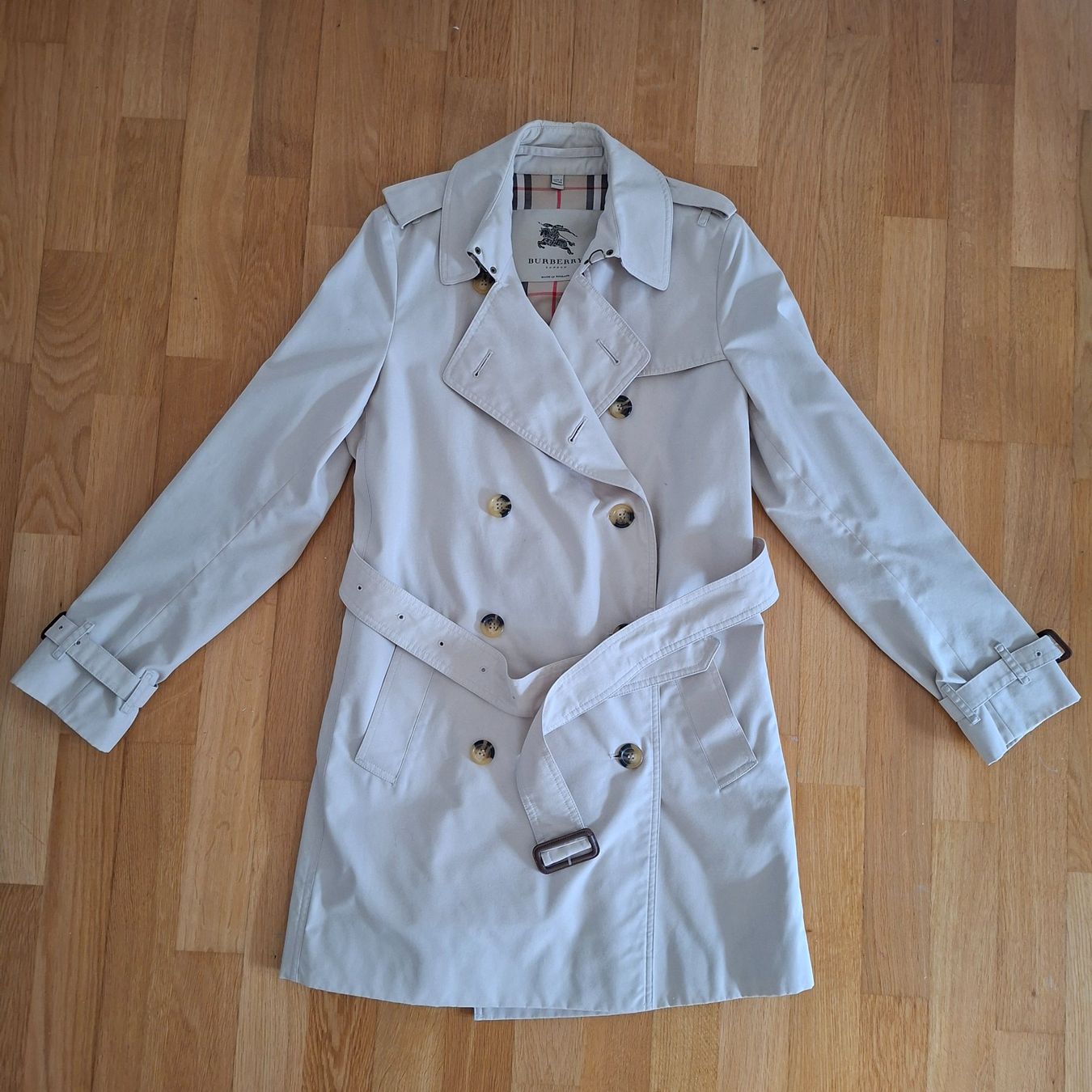 Burberry Cappotti: Burberry Trenchcoat, UK 10 – Usato da WINTERTHUR venduto da Nanuk21