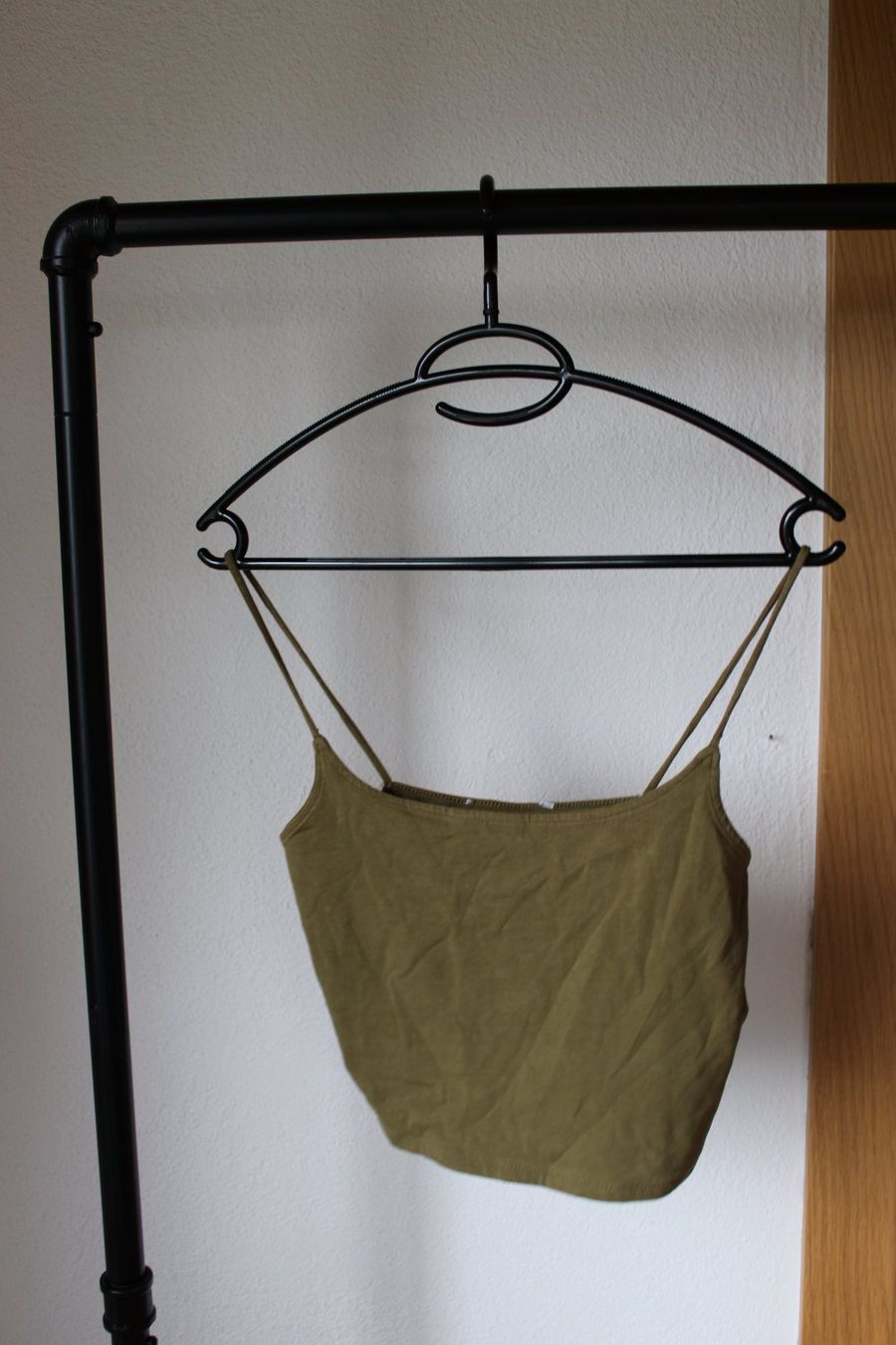 Top: Crop Top Spaghettiträger – Usato da Hombrechtikon venduto da lehnerrr 3
