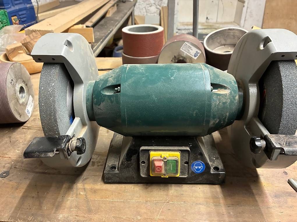 Aiguiseuses & polisseuses: Metabo Schleifmaschine – D'occasion à Küblis par hen_sn5q