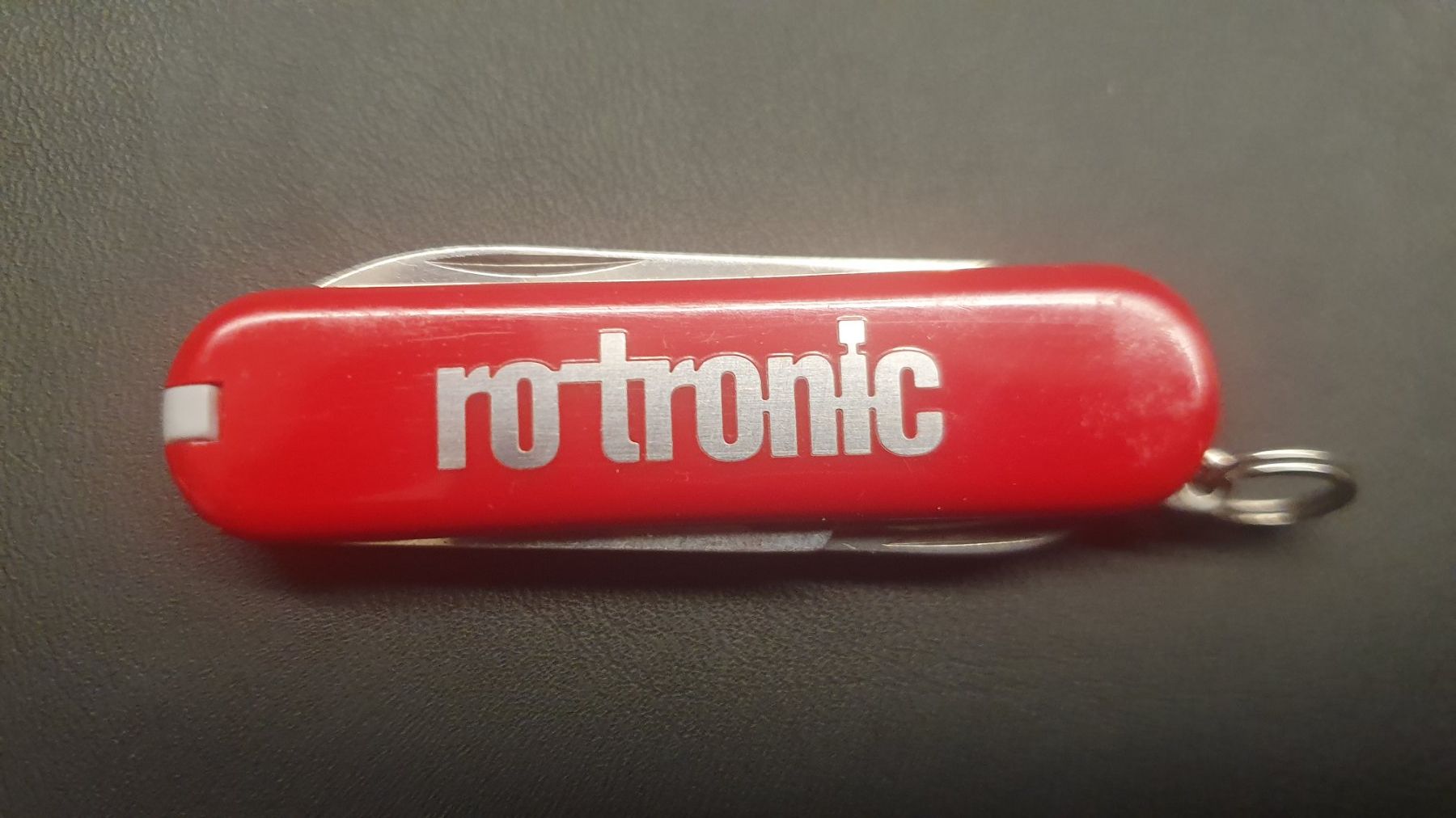 Victorinox Coltelli tascabile: 3 kleine Victorinox Taschenmesser mit Logo – Usato da Härkingen venduto da MarianneSi