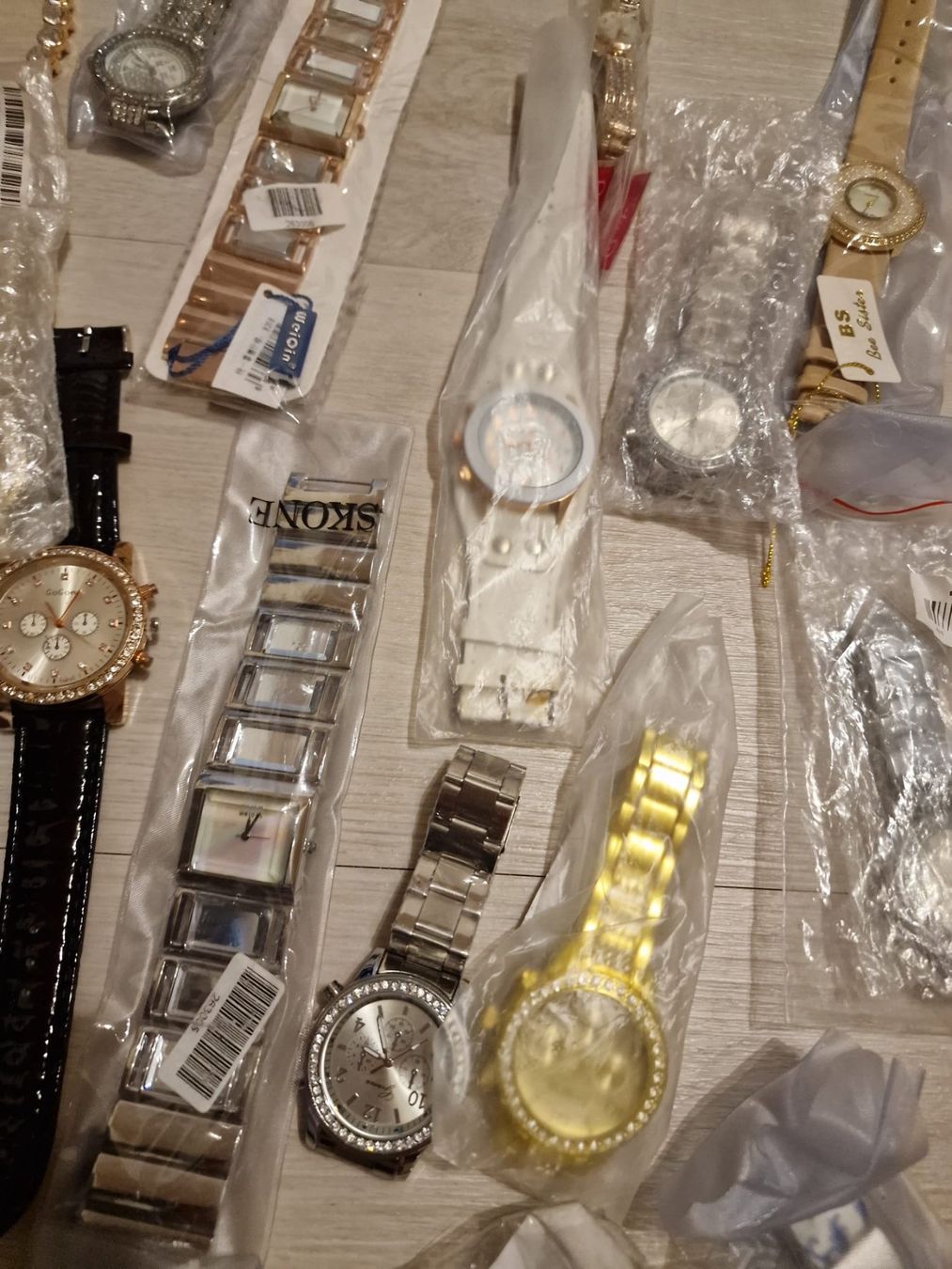Orologi: NEU! 33 Uhren – Nuovo e nell'imballaggio originale da Schübelbach venduto da chinchilla84 2