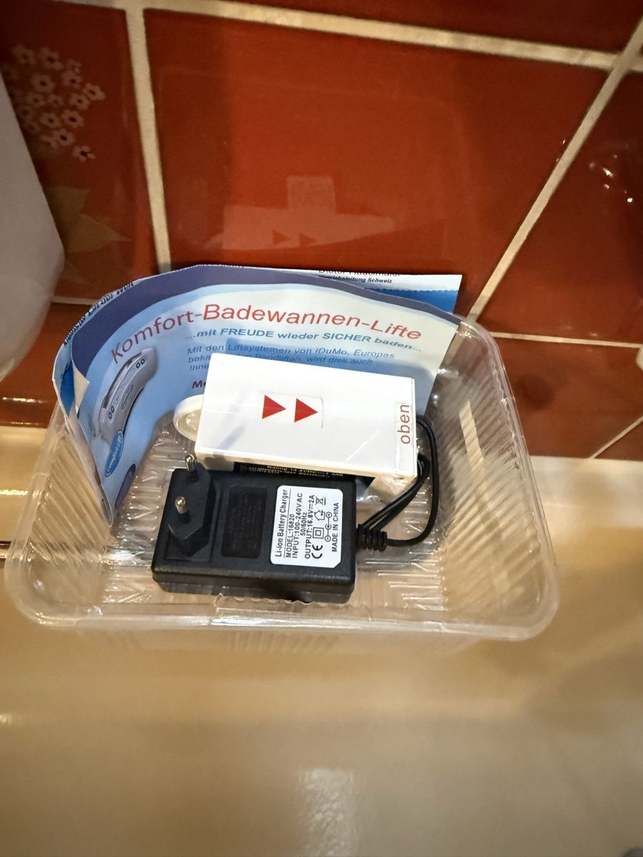 Altro per la cura del corpo: Idumo Badewannenlift premium – Usato da Hofstetten SO venduto da anja4114 4