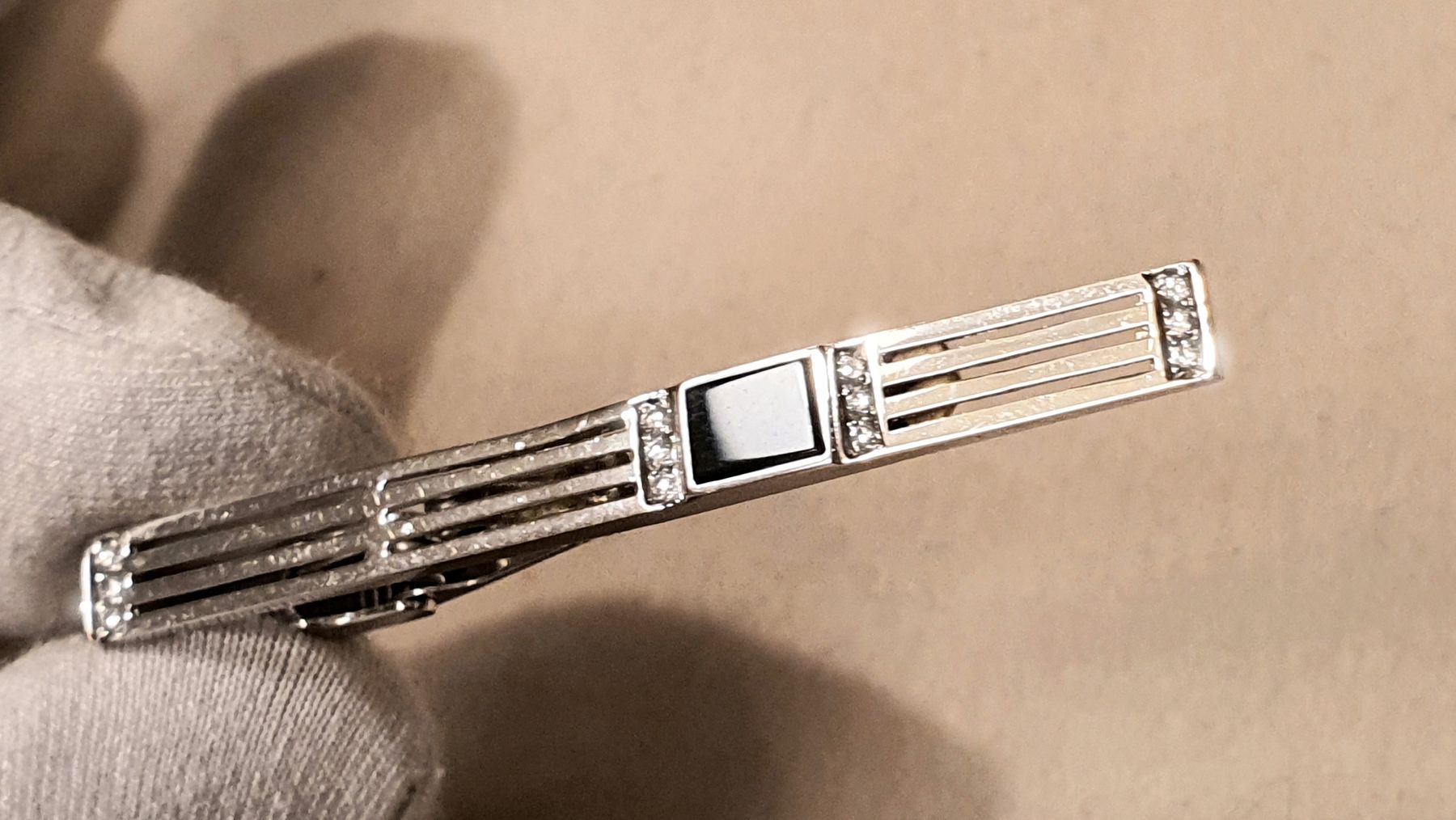 Sonstiger Schmuck: Golden Krawattenklammer mit Diamanten – Neu und originalverpackt aus Zürich von edu_kvc6 1