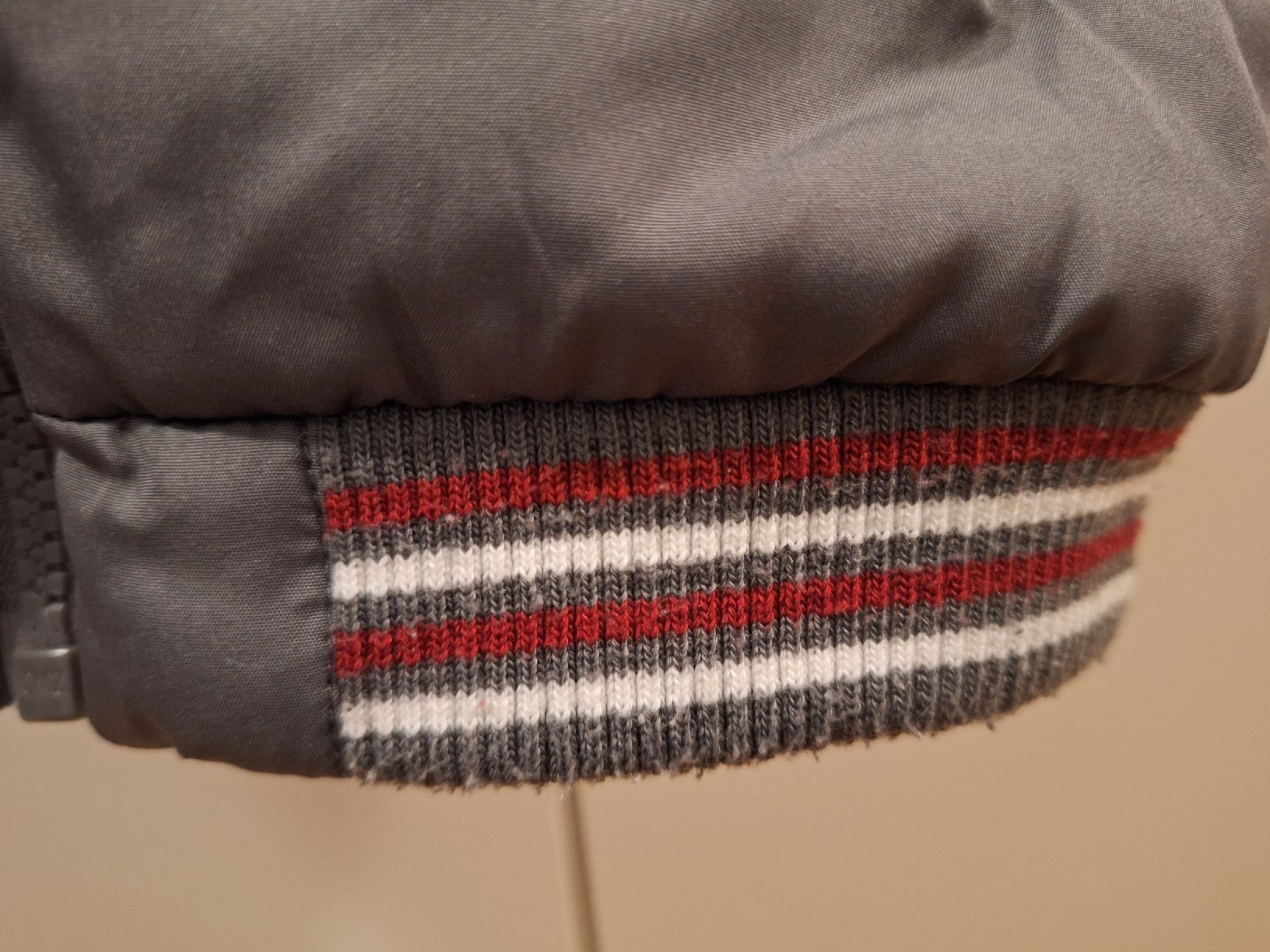 Autres vêtements garçon: Weste mit Kapuze, Grösse 98 – D'occasion à Hausen am Albis par cheeeck 3