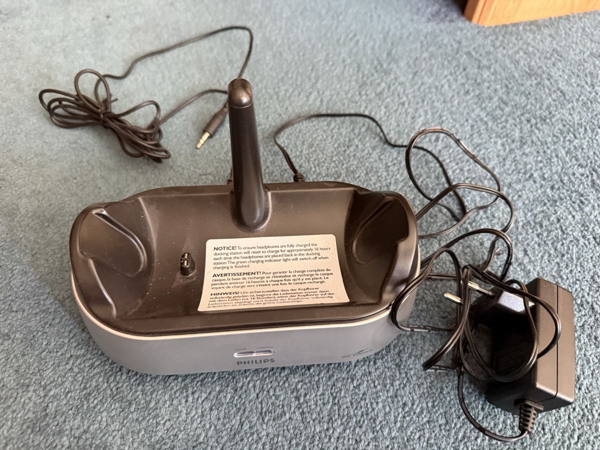 Philips Cuffie: Philips SHC8555 kabellose Kopfhörer mit Ladestation – Usato da Leissigen venduto da tahari 2
