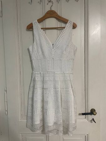 MORGAN robe blanche dentelle, col V, taille 40