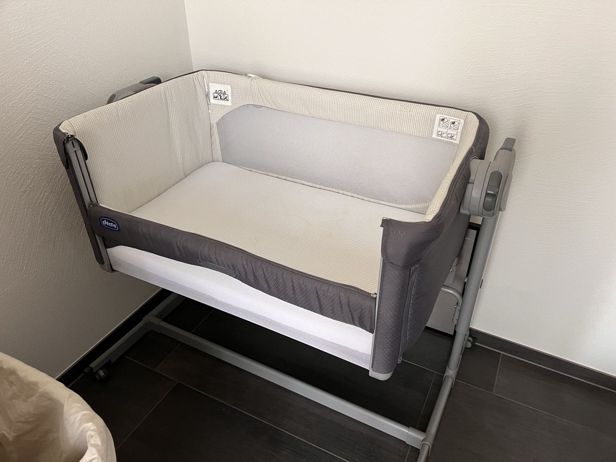 Chicco Wiegen & Stubenwagen: Chicco Next2Me Bedside Crib Grey Used Condition – Gebraucht aus Stäfa von men_2z22 1
