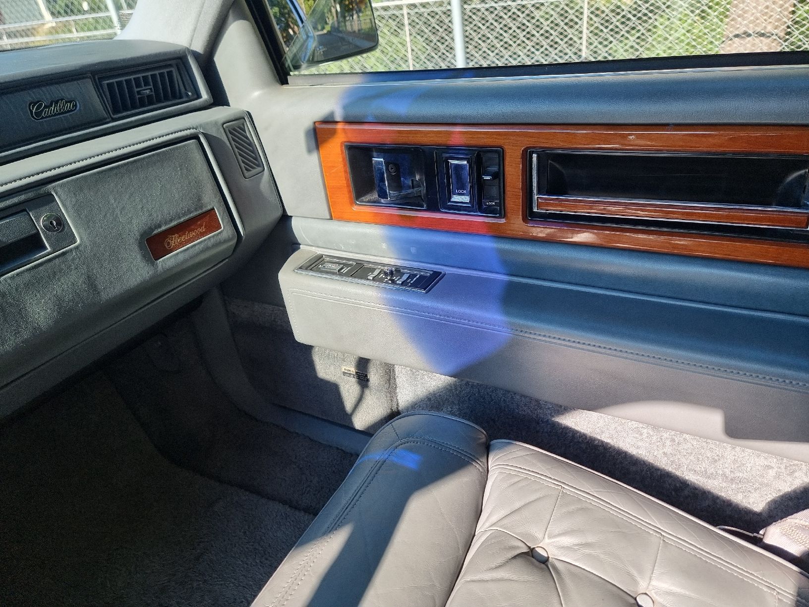 Cadillac Autos: Cadillac Coupe DeVille Fleetwood – D'occasion à Buchs SG par tay_s5jj 5