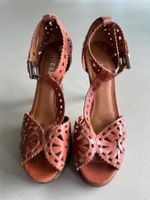 Sehr begehrte Guess Plateau Pumps