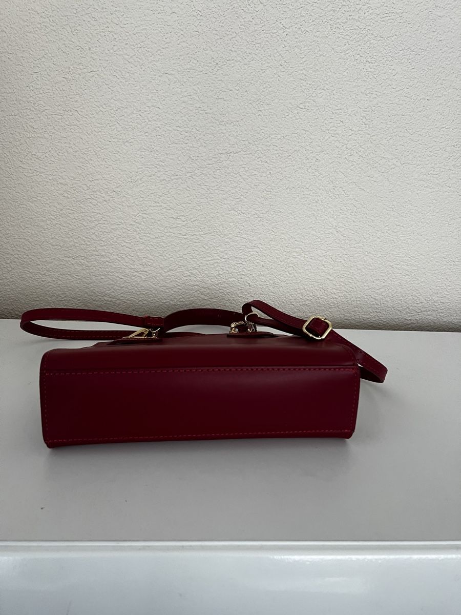 Borse da donna: Burgundy Mini Bag - Stylish and Versatile Fall Handbag! – Nuovo (secondo la descrizione) da Ostermundigen venduto da mar_6bs5 6