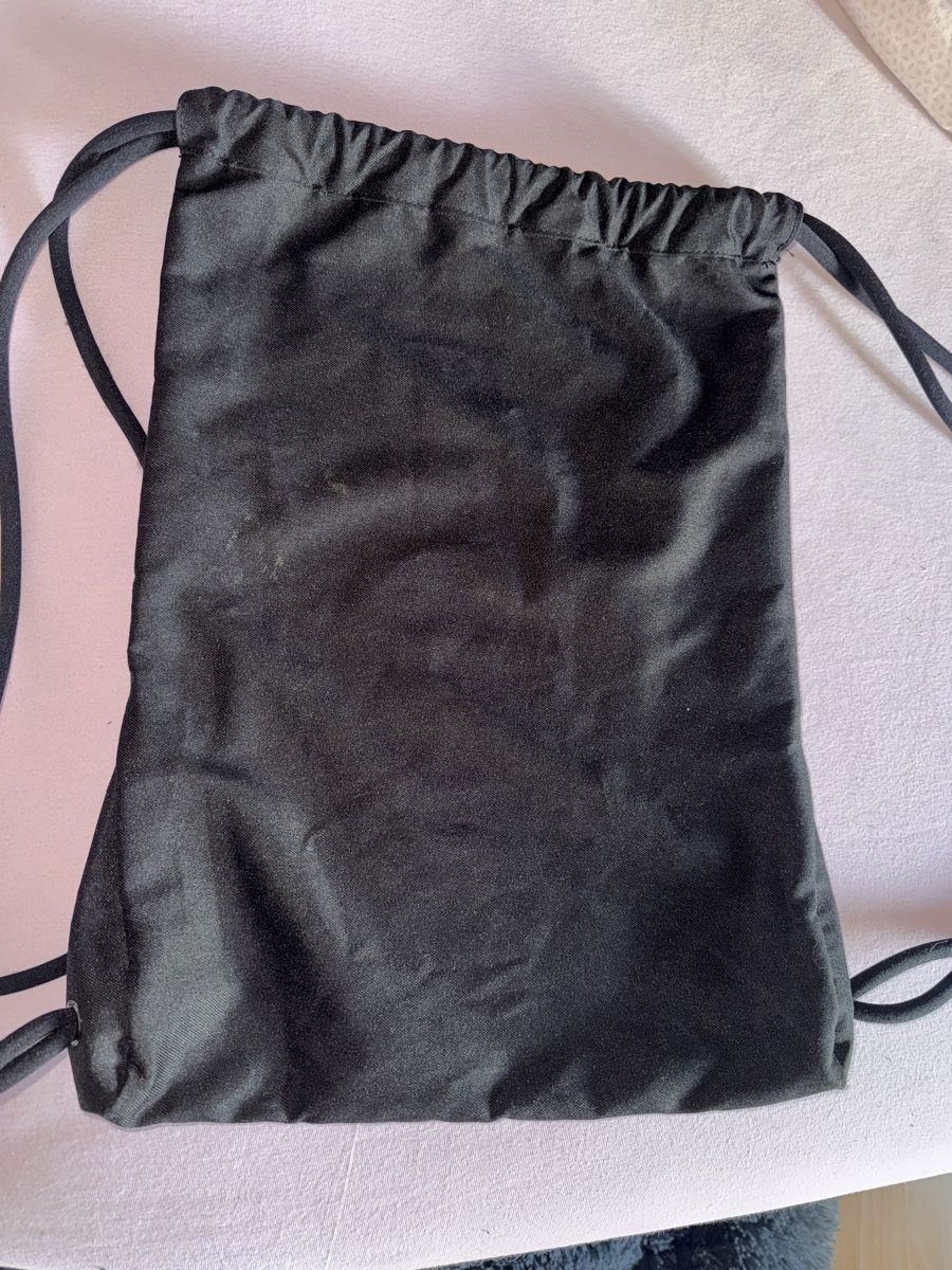 Nike Rucksäcke: Nike Turnbeutel schwarz mit Reissverschluss  – Gebraucht aus Landquart von Happyhippo42 2