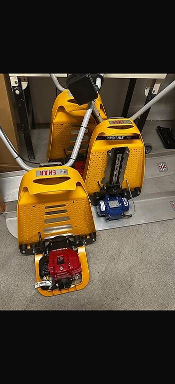 Tutte le macchine: ENAR Tornado E-BATT Vibrations&Akku-Rüttelbohle  Neu – Usato da Zürich venduto da lei_75rb