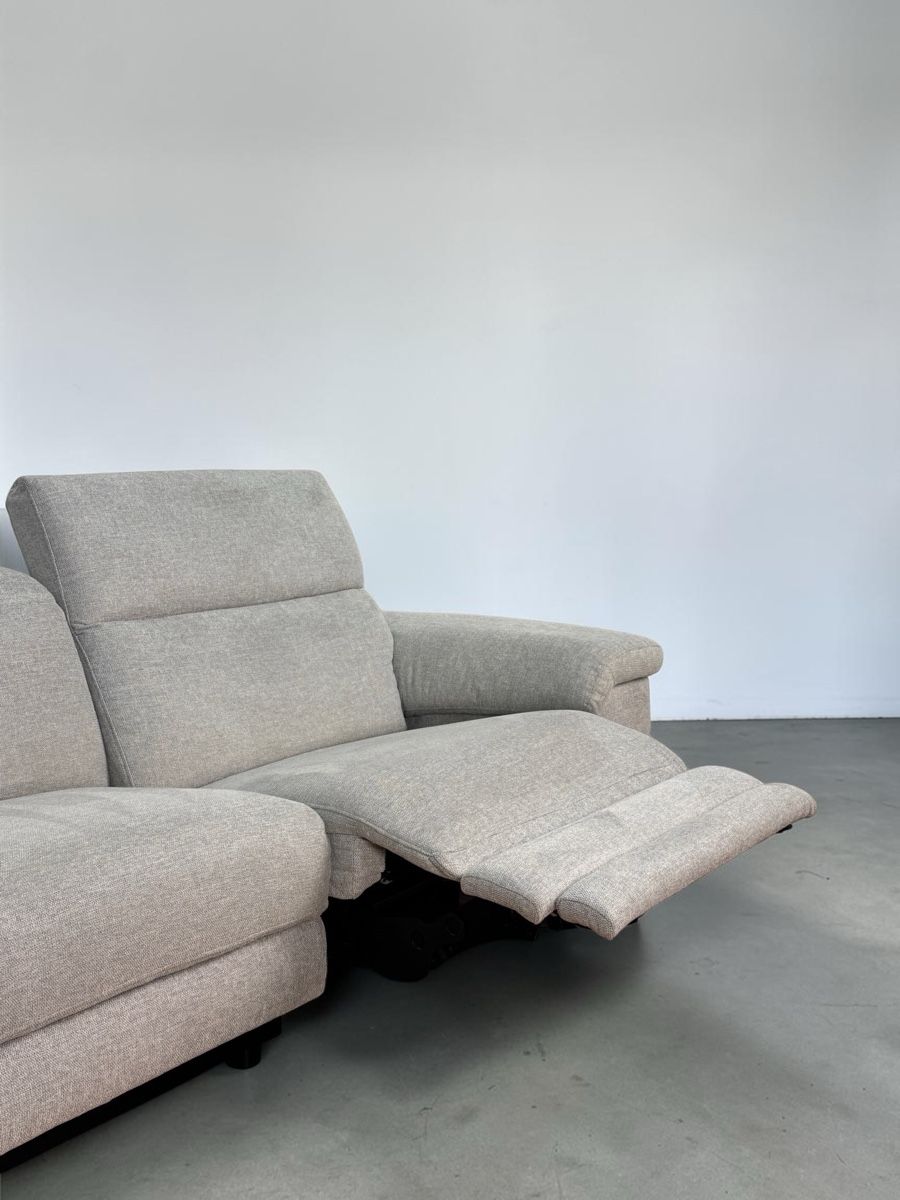 Sofas: Ecksofa aus hellgrauem Stoff mit elektrischer Relaxfunktion – Gebraucht aus Bachenbülach von Sofalab.swiss 2