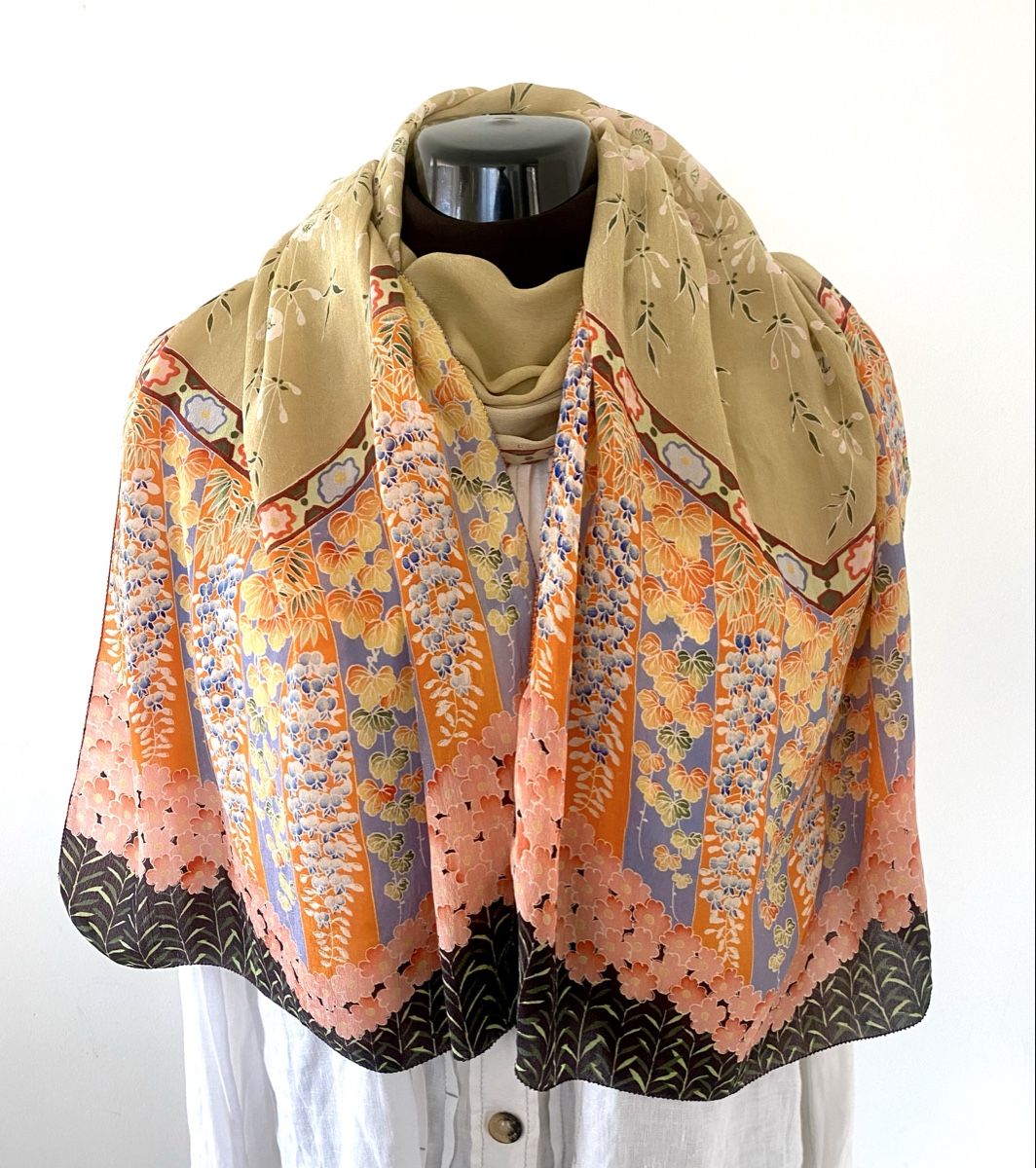 Foulards, Tücher & Schals: Seidenschal mit floralem Muster – Gebraucht aus Jona von Flamingoo 1