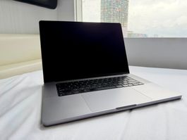 MacBook Pro 16 M1 Pro 16GB RAM 512GB SSD US English
