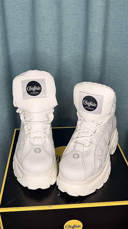 Buffalo Scarpe da uomo: Sneaker Buffalo Blanco Nappa Leather Gr. 40 – Usato da Männedorf venduto da Jessiey
