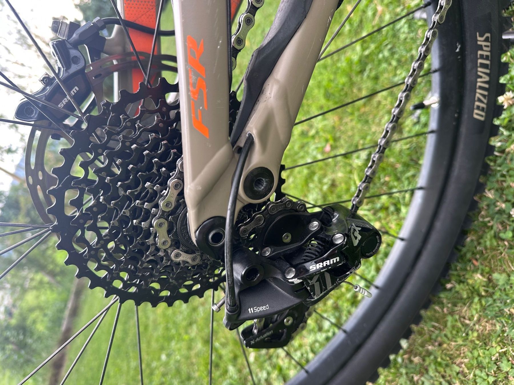 Specialized Vélos: Specialized E-Mtb Levo – D'occasion à Einsiedeln par BW03 1