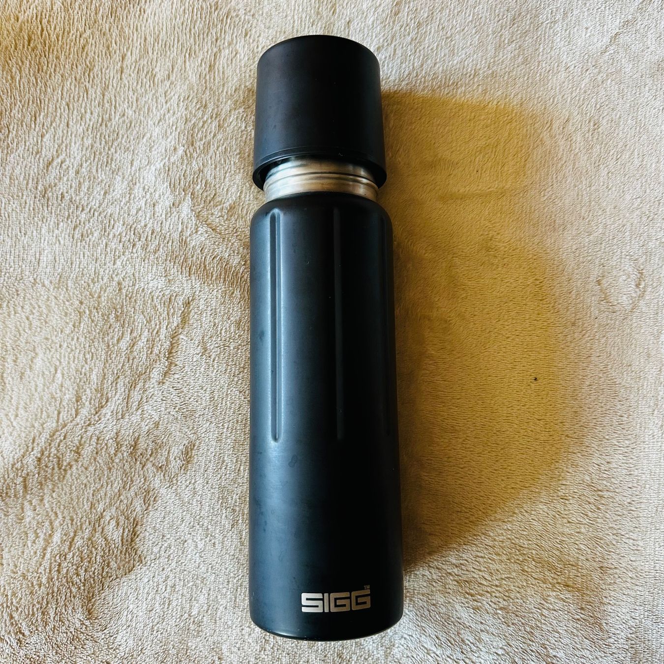 Sigg Gourdes & Thermos: SIGG Thermosflasche 0.5 Liter – Neuf (Voir description) à Tägertschi par TheChange
