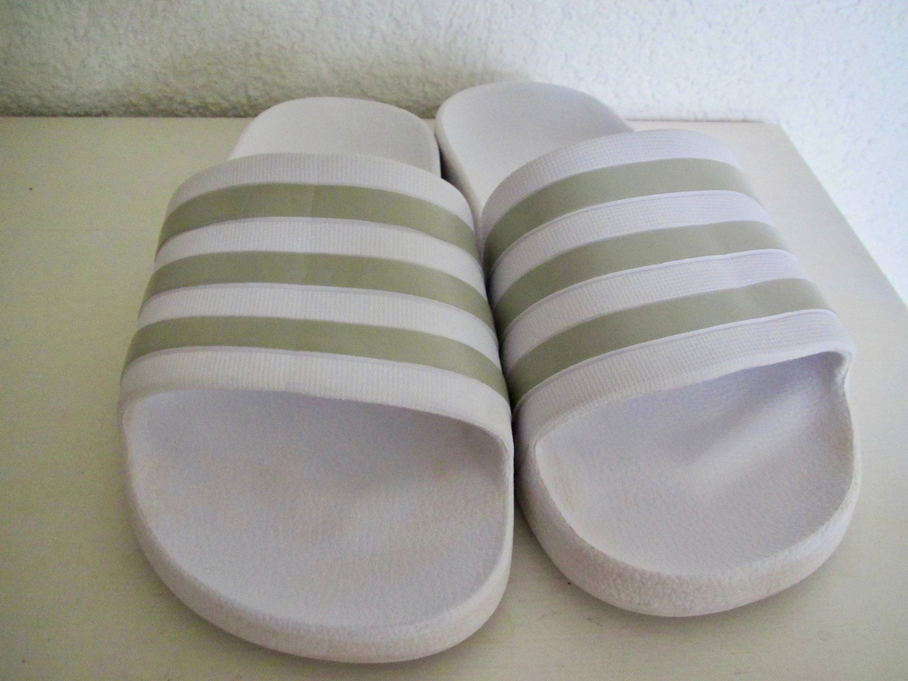 Adidas Chaussures femmes: CHAUSSURES DE BAIN ADILETTEN 37 – D'occasion à Murten par Selliot 1