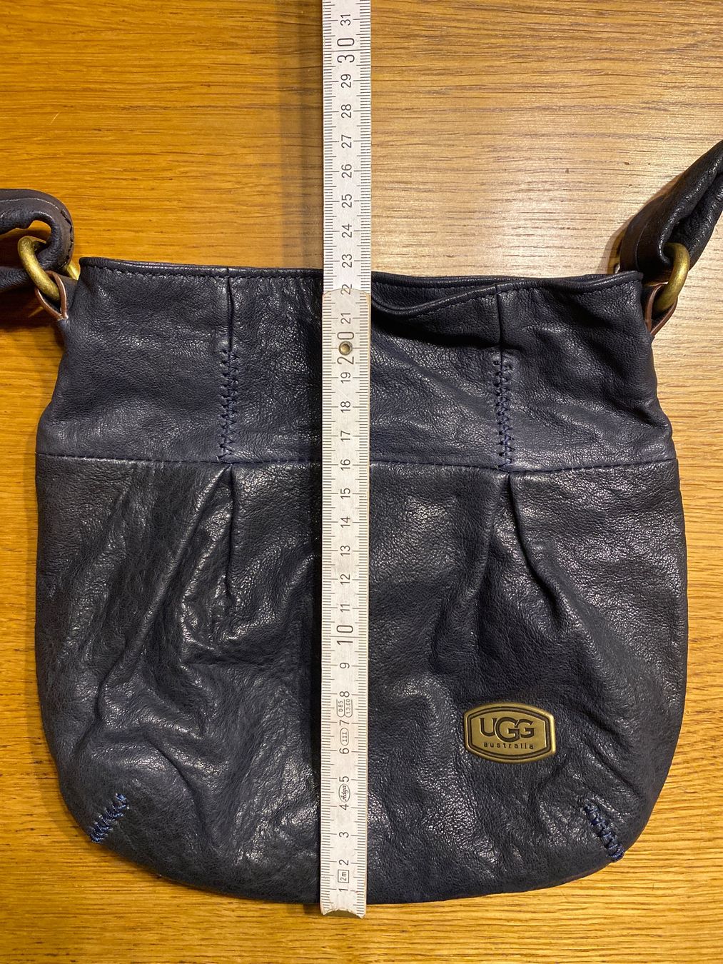 Ugg Borse da donna: Ugg Handtasche Leder dunkelblau – Usato da fraubrunnen venduto da Somu 4