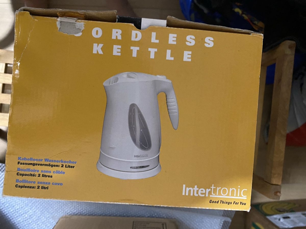 Bollitori: Intertronic Wasserkocher 2 Liter – Usato da Uetikon am See venduto da Fatushfatush 1