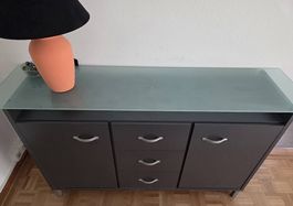 Moderne Kommode/Sideboard mit Glasplatte