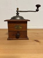 Antike Kaffeemühle "Mary Frères" aus Holz, Rarität!