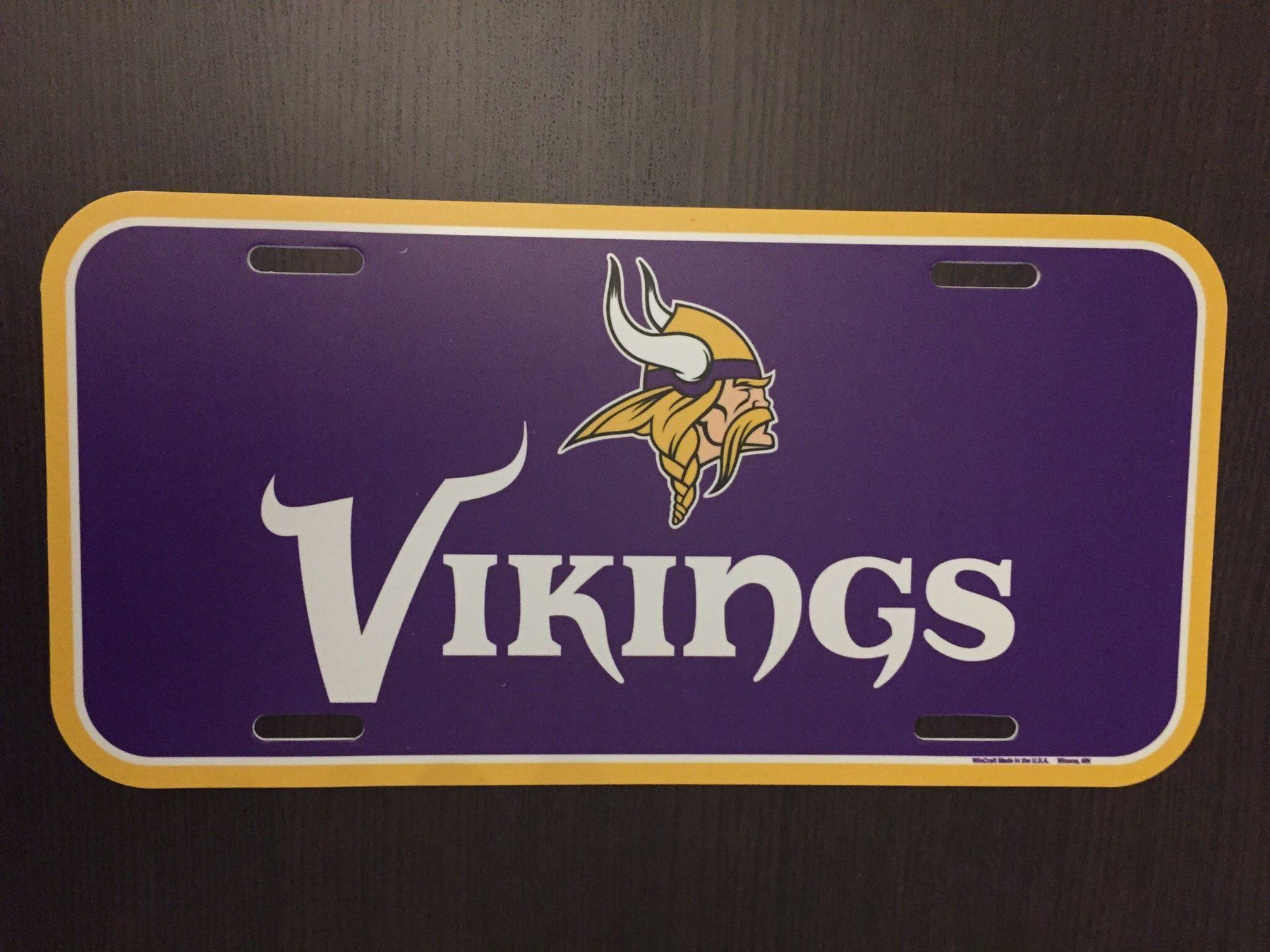 Schilder: Minnesota Vikings License Plate – Neu und originalverpackt aus Muttenz von US_Sport_Schweiz