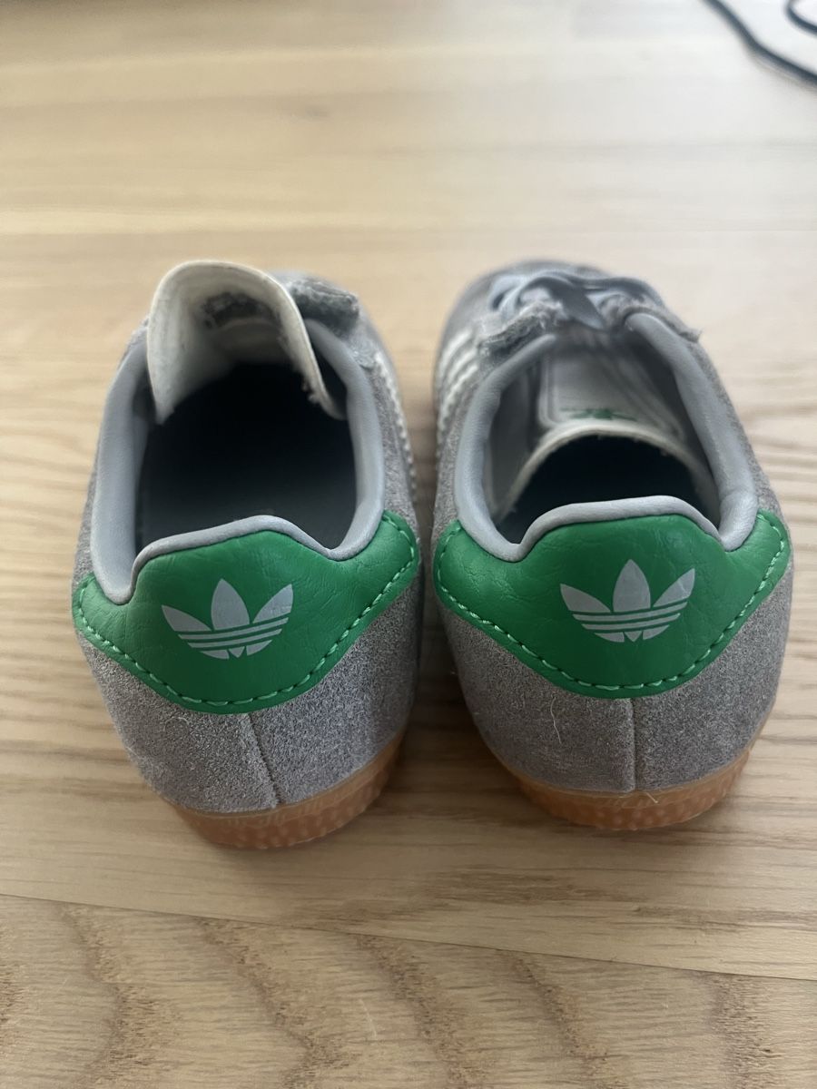 Adidas Chaussures hommes: Adidas Sneaker Gr 25  – D'occasion à Adliswil par oktschuess10 1