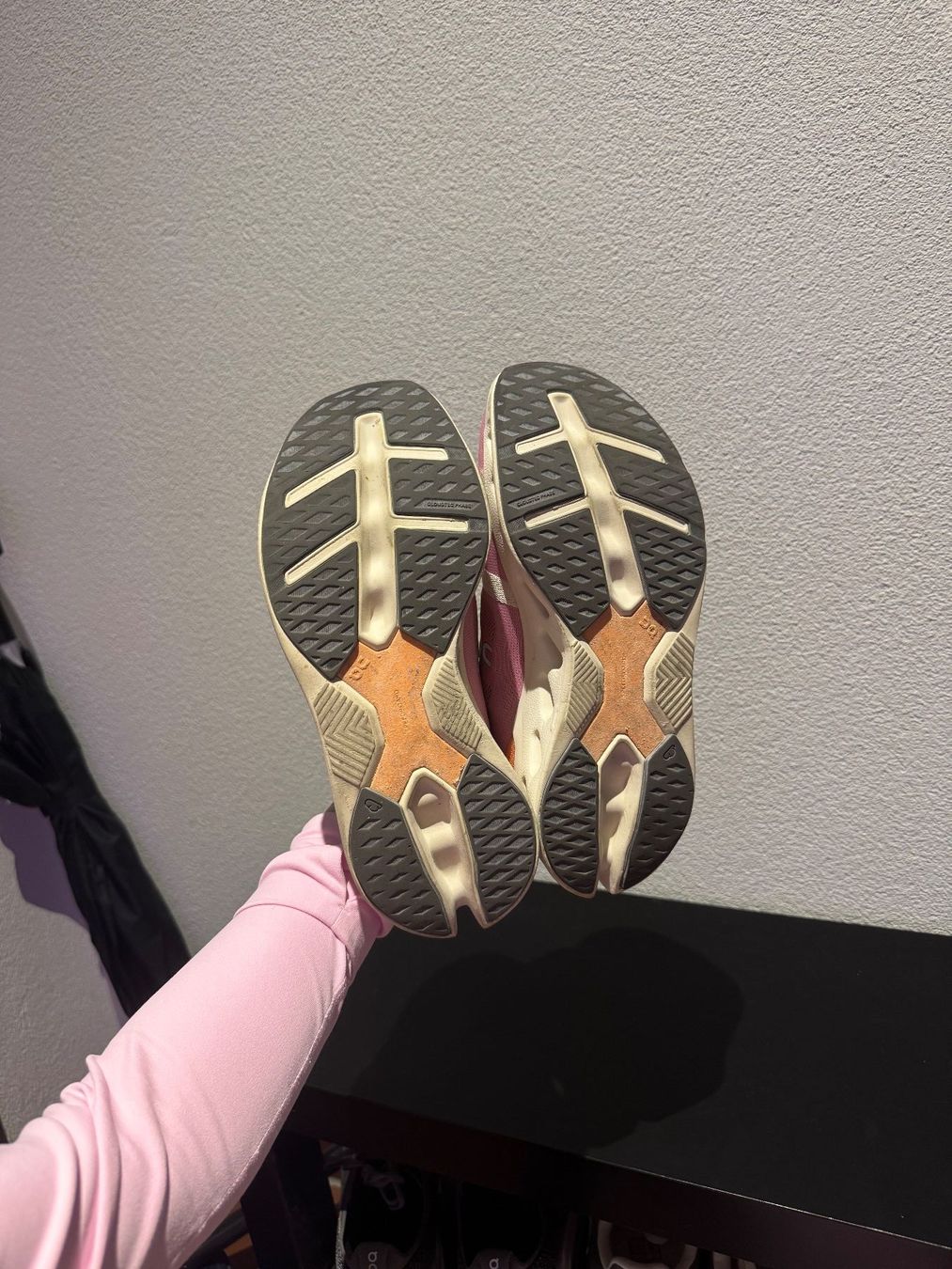 On Scarpe da donna: On Running - Cloudeclipse - Damen - Tangerine | Ivory – Usato da Zürich venduto da SNovo 4