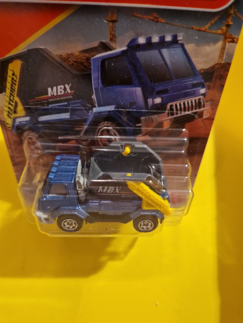 Matchbox Modellini d'auto: Matchbox BUCKET TIPPER – Nuovo e nell'imballaggio originale da Oftringen venduto da Rotor 8