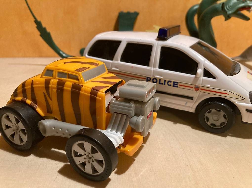 Spielzeuge: 5 véhicules et figurines d'action – Gebraucht aus Belmont-sur-Yverdon von Manu1112 2