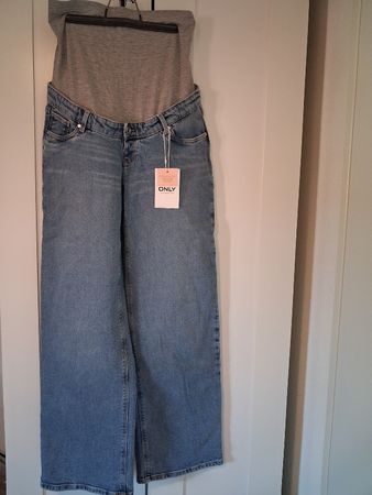 Neue Jeans für Schwangerschaft