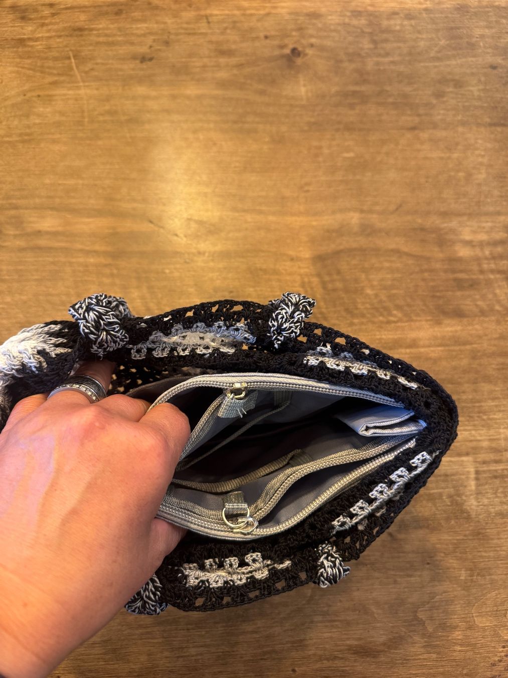 Borse da donna: Tasche gehäkelt schwarz weiss – Nuovo (secondo la descrizione) da Niederhasli venduto da Omelli71 2