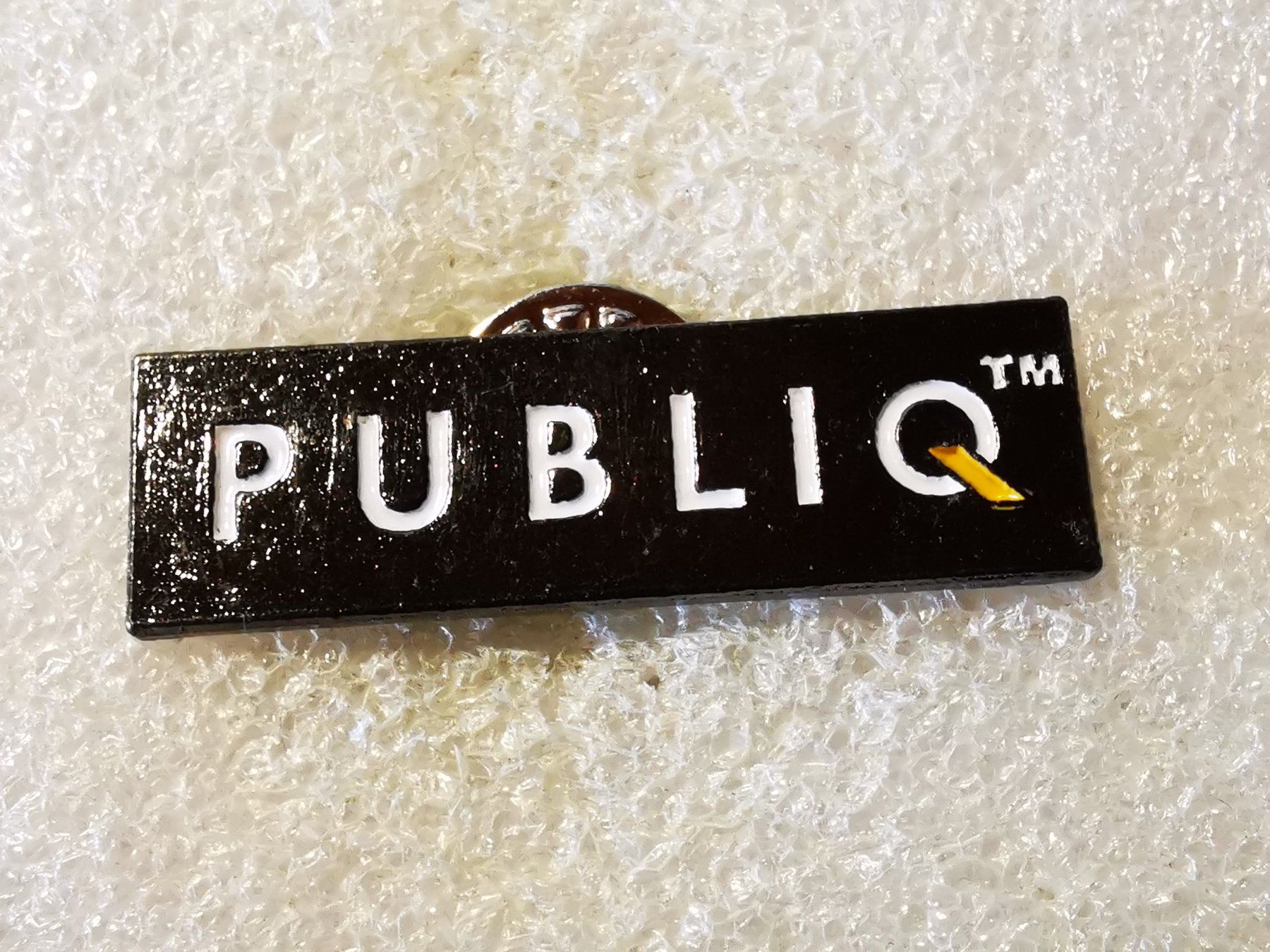 Placchette & Badge: Ansteckpin 74: Pupliq – Usato da Oppligen venduto da Pin-Fall-Shop
