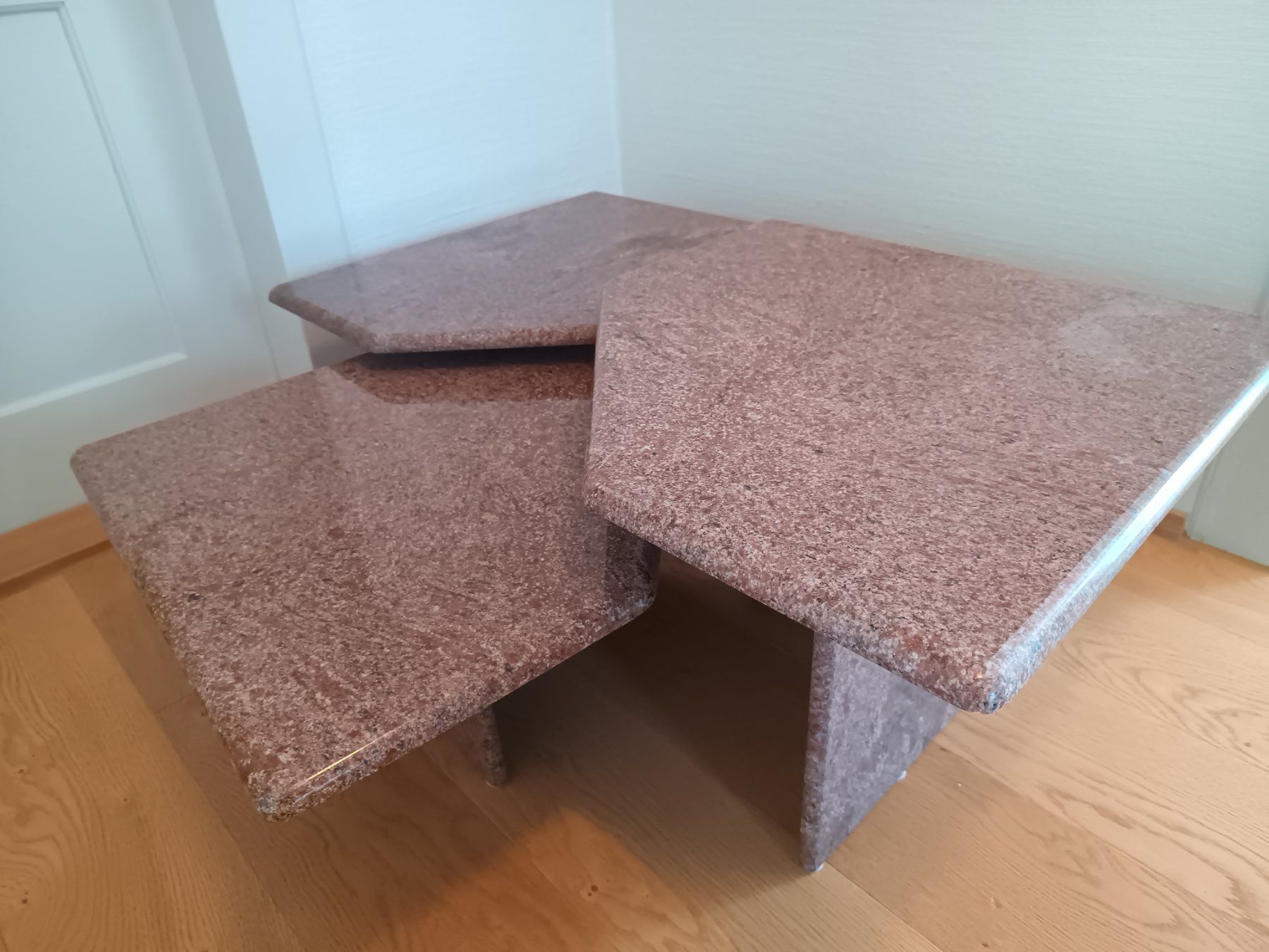 Set di tavolo e panche: Salontisch-Kombination Granit – Usato da Frauenfeld venduto da glenium 3