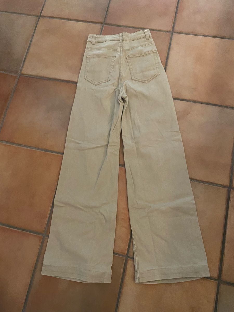 H&M Pantaloni: High Waist-Jeans, beige, Gr. 32 – Usato da Dornach venduto da Dlimi 1