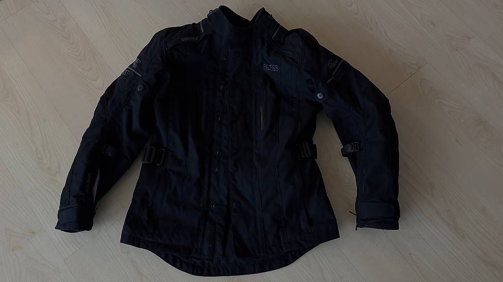 IXS Lotti di vestiti: Motorradjacke&-hose – Usato da Bubikon venduto da FBO1973