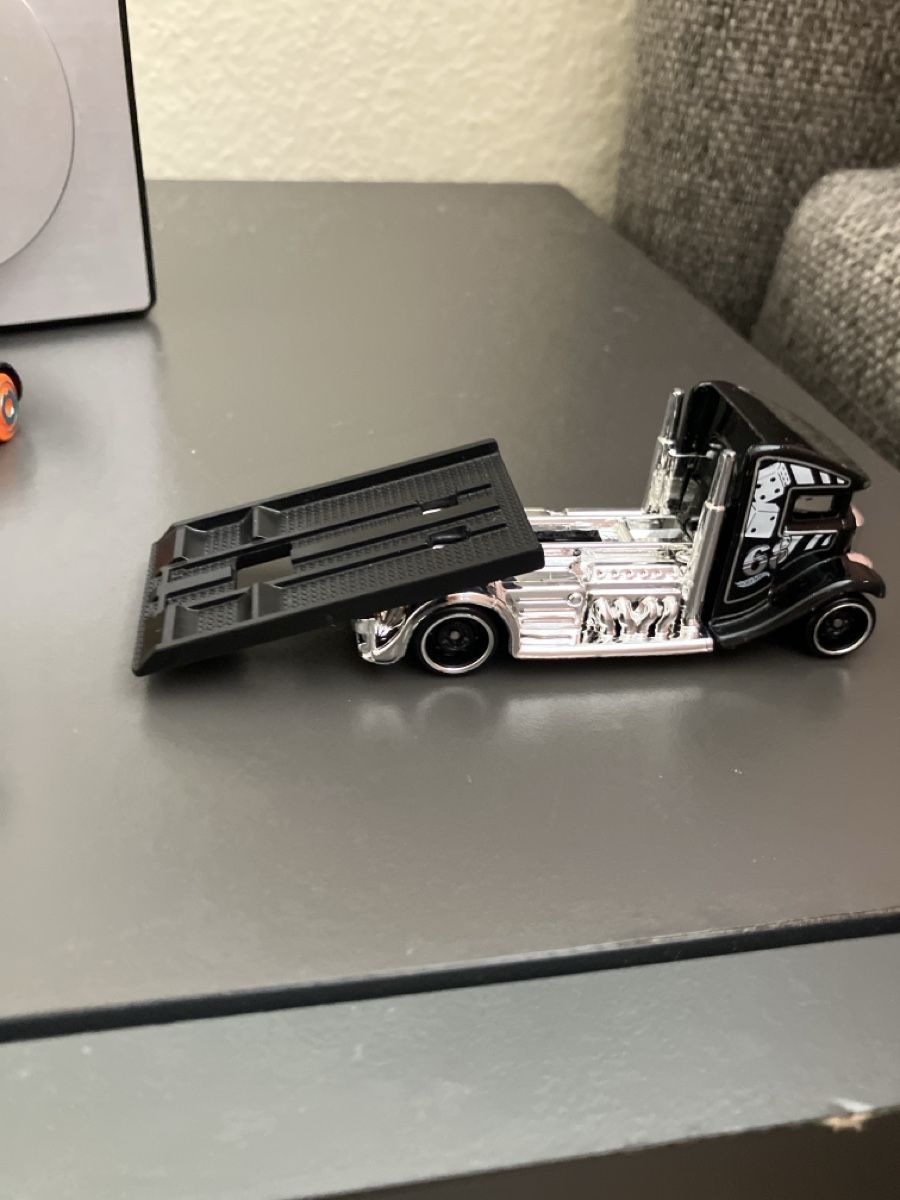 Hot Wheels Giocattoli: Schwarzer Hot Wheels Truck – Usato da Bern venduto da Nathalie_Simone 1
