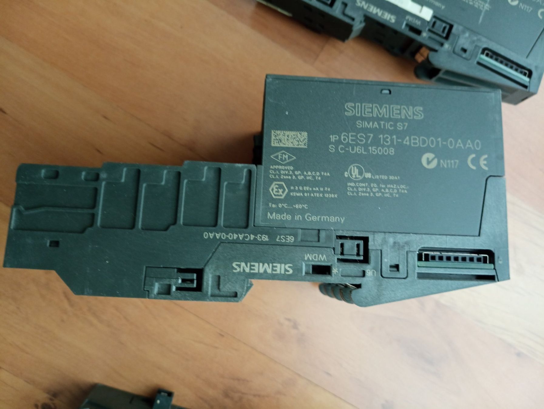 Siemens Componenti elettronici: Siemens SIMATIC DP, ET 200S, MODULE / 6ES7.. 9 Stück – Usato da Ufhusen venduto da HKSC 2