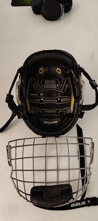 Caschi: casque de hockey, très peu utilisé – Usato da Lausanne venduto da amkd 3